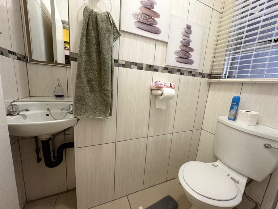 3 Bedroom Property for Sale in Seemeeupark Free State